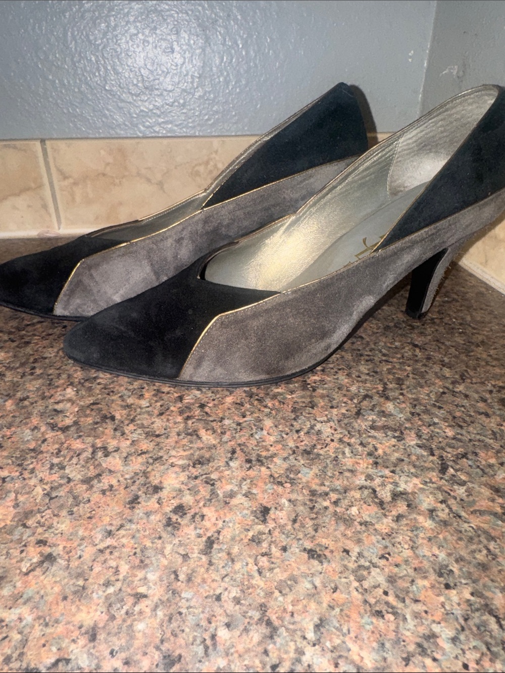 Yves Saint Laurent vintage Black Suede Pointed kitten heels EUC - Picture 4 of 7